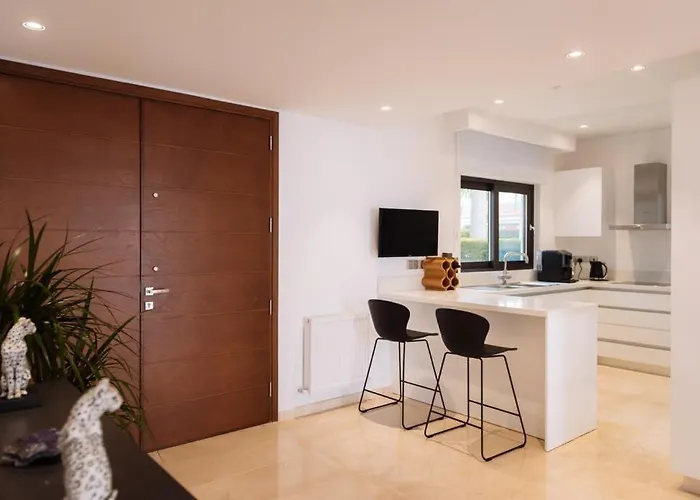 Theo - Cap St Georges Peyia