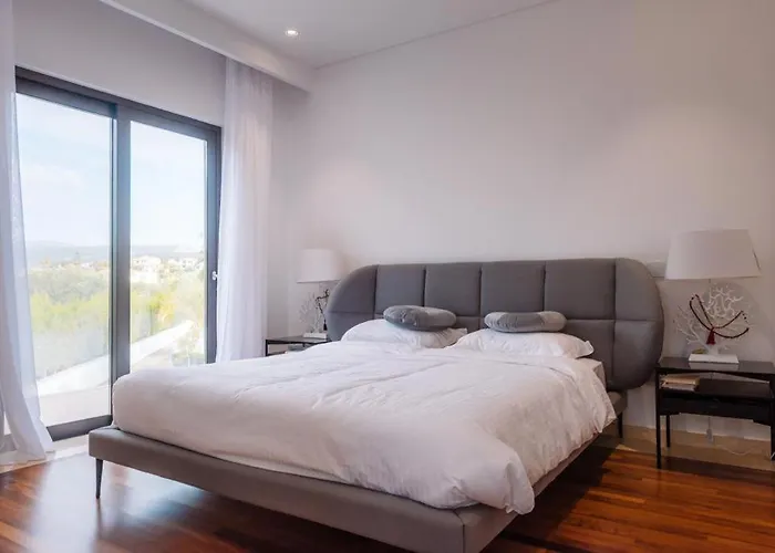 Theo - Cap St Georges Pegeia